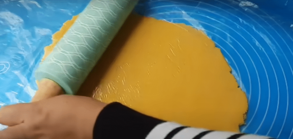 Gilas dan Cetak Adonan